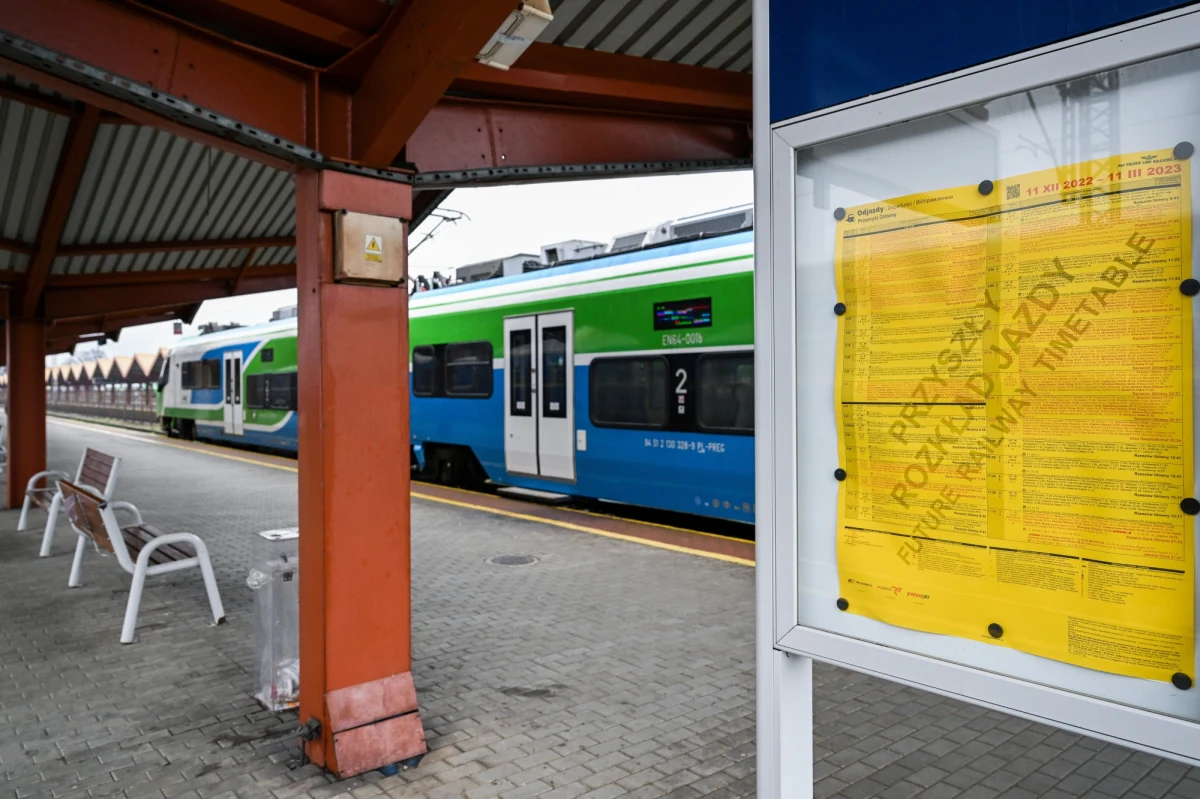 Zwiększenie ilości pociągów z 9 do 19 na linii 25 w relacji Dębica-Mielec oraz uruchomienie nowej pary pociągów na trasie Tarnów-Dębica – to m.in. nowości w rozkładzie jazdy pociągów na Podkarpacie. Nowy rozkład wchodzi w życie w niedzielę.