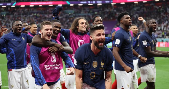 Francuzi pokonali Anglików 2:1 i awansowali do półfinału mundialu w Katarze. Strzelcy bramek to: Aurelien Tchouameni, Harry Kane i Olivier Giroud. Francja zagra w półfinale z największą rewelacją turnieju - Marokiem. 

