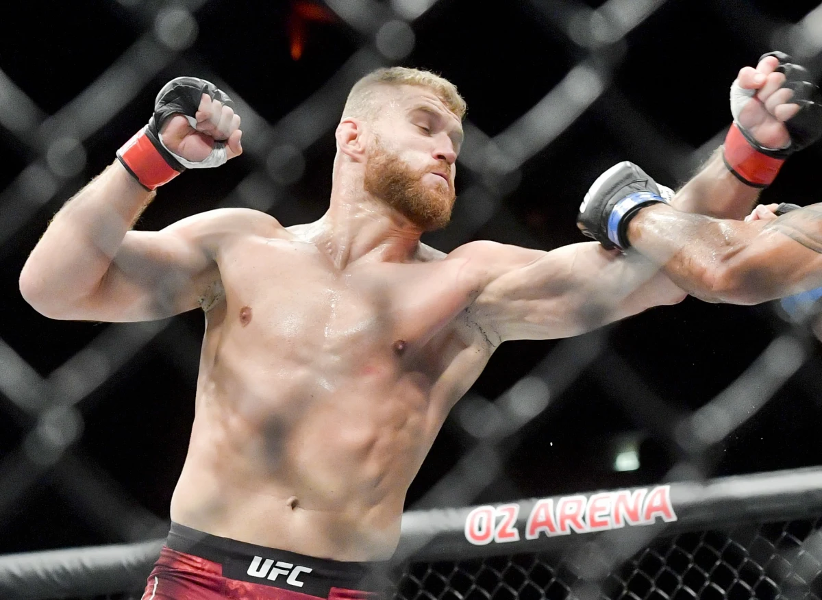 ​Walka w Las Vegas w wadze półciężkiej mieszanych sztuk walk (MMA) o pas mistrzowski UFC pomiędzy Janem Błachowiczemi Rosjaninem Magomiedem Ankalajewem zakończyła się większościowym remisem. Sędziowie ocenili starcie po pięciu pełnych rundach na 48:47, 46:48, 47:47.