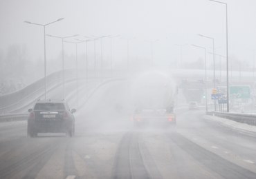 Fatalne warunki na drogach. Kierowcy ciężarówek nie radzili sobie na wzniesieniach