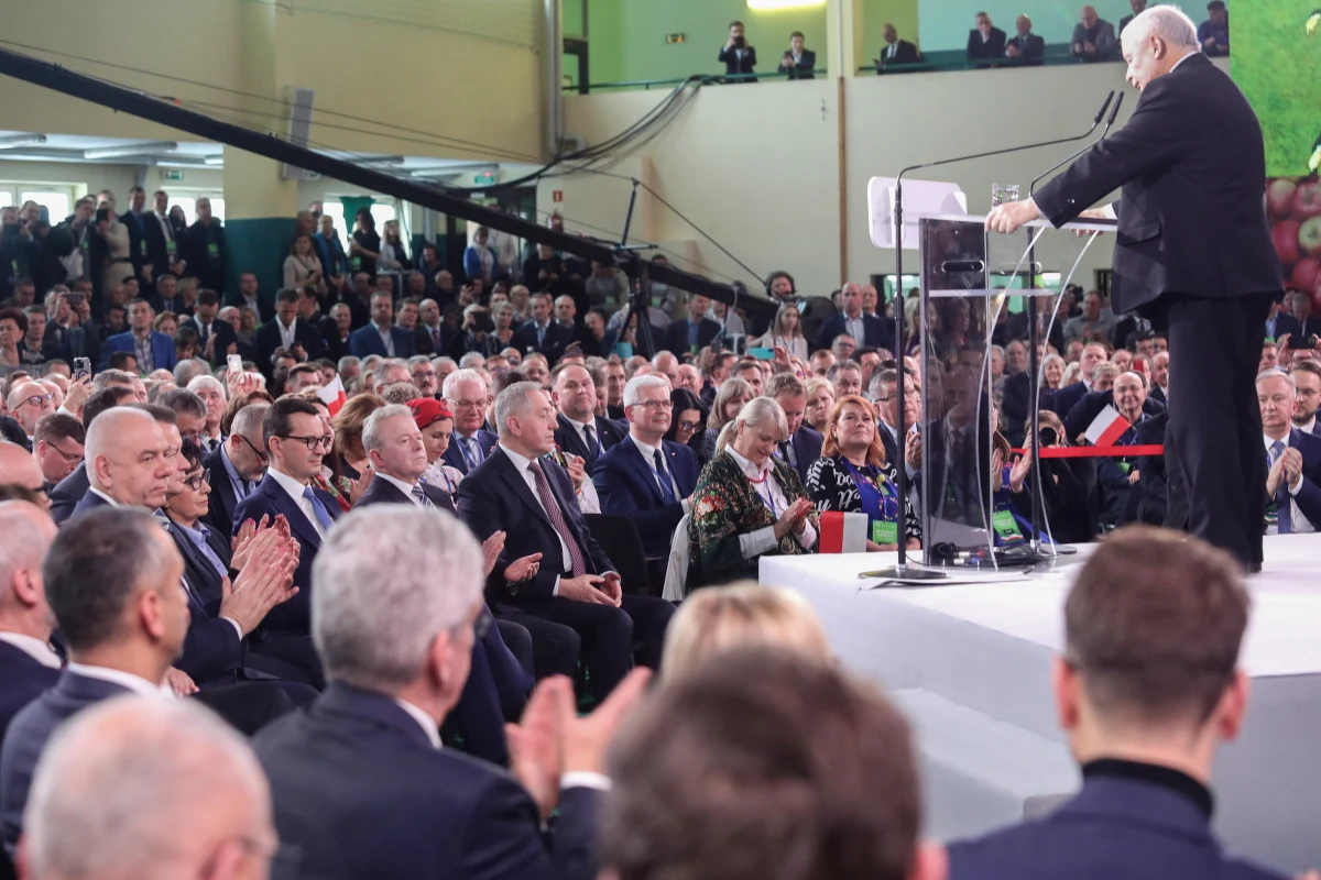 Prawo i Sprawiedliwość chce i jest reprezentantem polskiej wsi i i jest z tego dumne; polska wieś, polskie rolnictwo nie zawiodło, daliście radę w tym trudnym czasie - powiedział prezes PiS Jarosław Kaczyński w Przysusze, zwracając się do rolników i mieszkańców wsi.