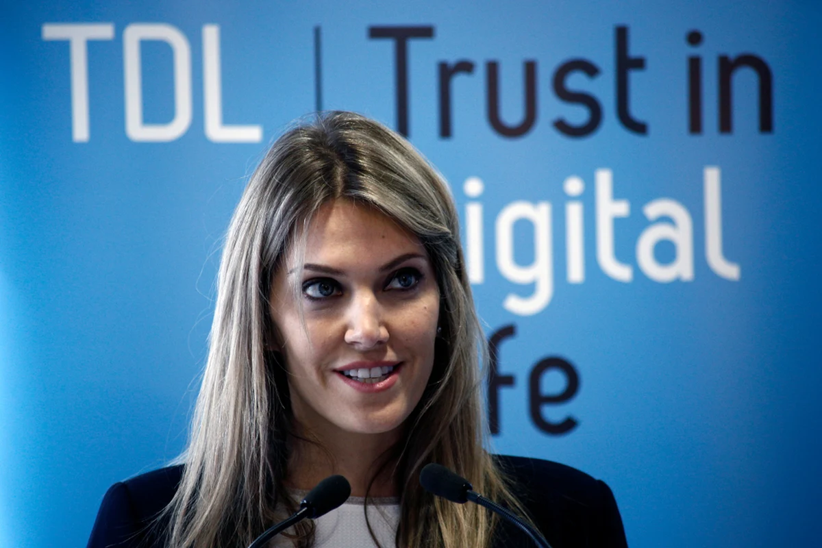 Wiceszefowa Parlamentu Europejskiego Eva Kaili została w niedzielę postawiona w stan oskarżenia i decyzją sędziego aresztowana. Zarzuty wobec niej i trzech innych osób to korupcja, udział w grupie przestępczej i pranie pieniędzy - informuje belgijskie "L'Echo".