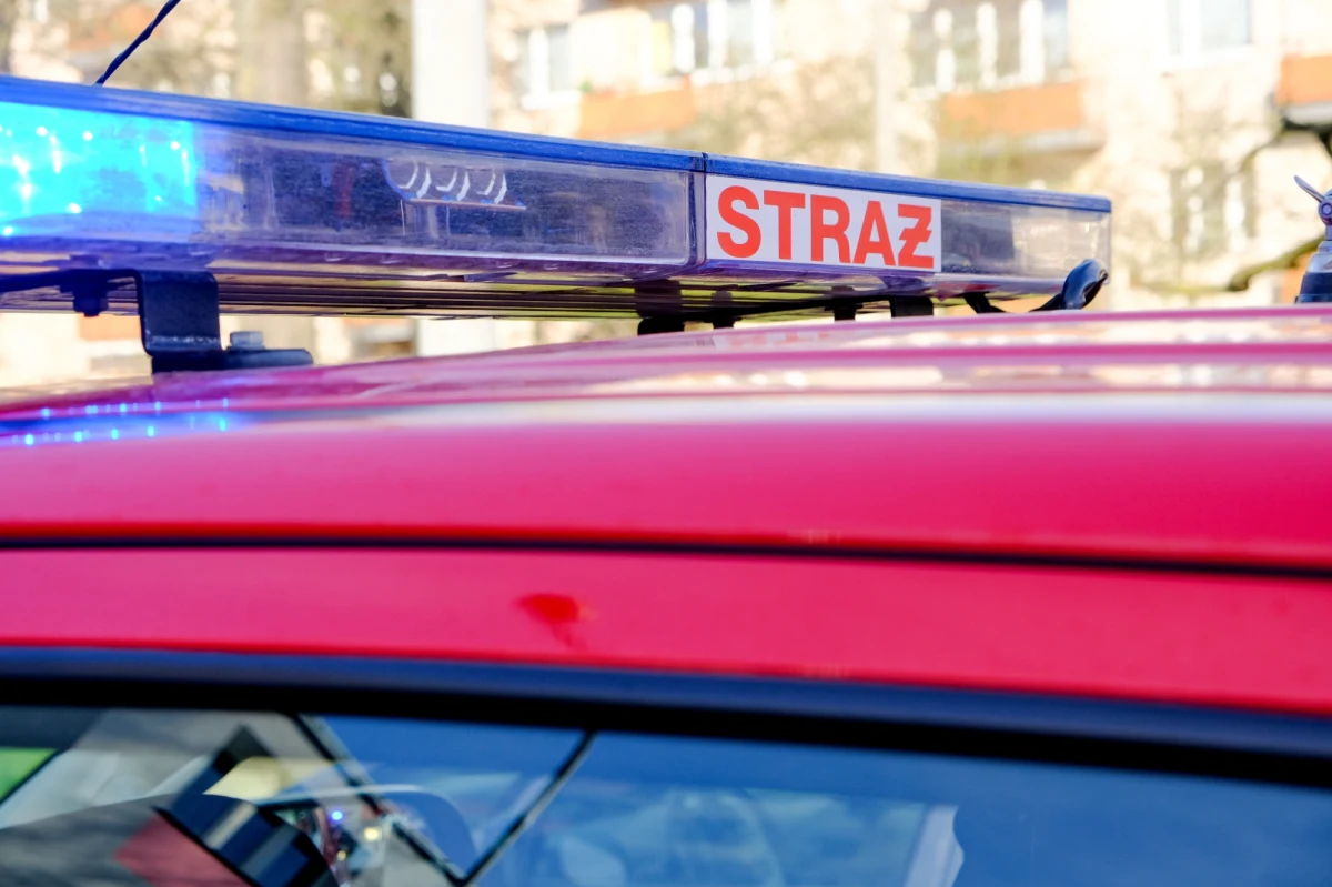 16 osób zostało ewakuowanych minionej nocy z jednego z domów wielorodzinnych w Chorzowie po tym, jak zauważono pęknięcia stropu i ścian konstrukcyjnych. Ostatnie godziny spędzili oni u swoich rodzin. Dom został wyłączony z użytkowania.