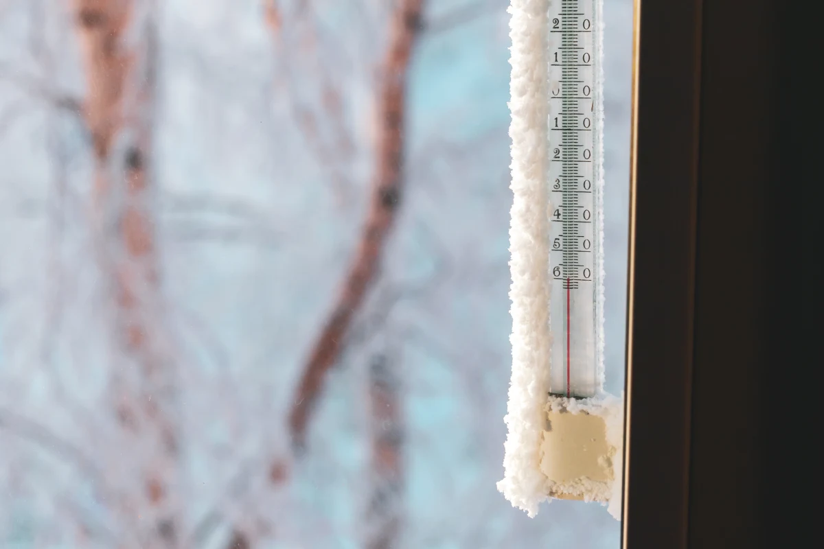 Na "biegunie zimna" w miejscowości Tomtor w syberyjskiej Jakucji zanotowano w poniedziałkowy poranek temperaturę minus 60 stopni Celsjusza. Tak zimno nie było tam od 10 lat. Mrozy nadciągają też do Polski.