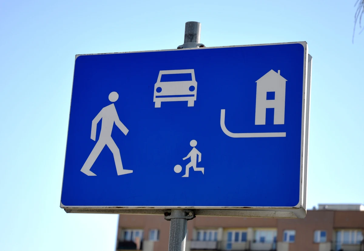 Dziesięcioletnia dziewczynka przechodząca przez ulicę została potrącona dziś rano na ul. Wieżyckiej w Gdańsku. Kierująca samochodem kobieta była pijana, miała ponad 0,7 promila alkoholu w organizmie.

