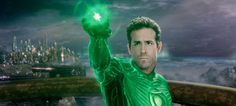 "Green Lantern" to film z 2011 roku z Ryanem Reynoldsem w roli głównej, który mimo gwiazdorskiej obsady, okazał się totalną klapą. Wśród fanów produkcji DC pojawiły się spekulacje dotyczące tego, że aktor miałby wrócić do roli. James Gunn zabrał głos i uciął wszelkie plotki.