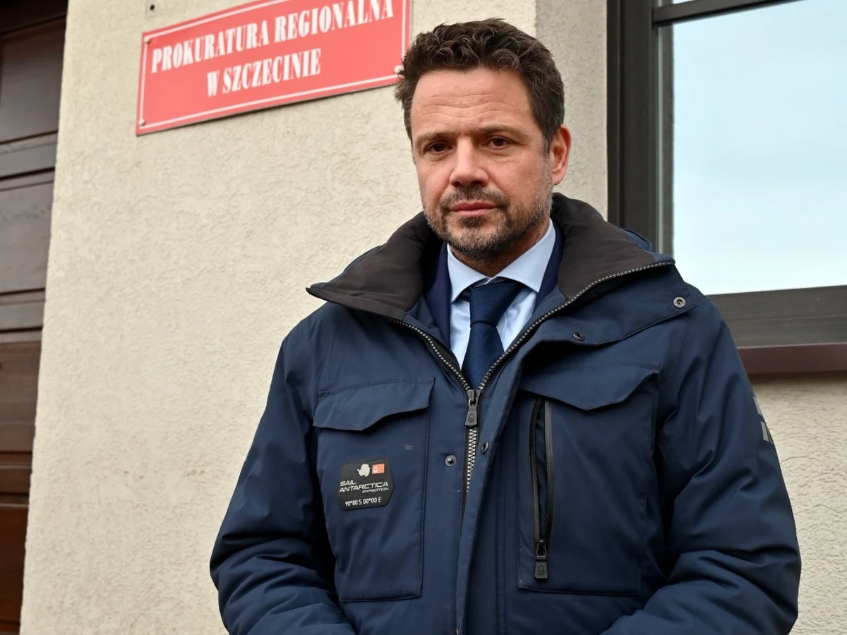 Dziwi mnie, że treść moich smsów wymienianych z dyrektorem odpowiedzialnym za bezpieczeństwo, znalazła się w rękach prokuratury i dlaczego jest ujawniana - powiedział po przesłuchaniu w sprawie prokurator Wrzosek, prezydent Warszawy Rafał Trzaskowski.