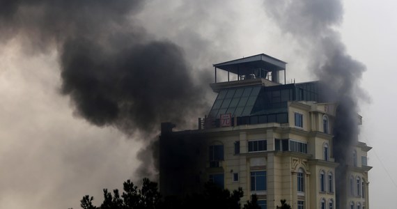 Atak na hotel w Kabulu w Afganistanie. Według świadków słychać było strzały i eksplozje. Zginęło trzech napastników, a 19 osób zostało rannych. 