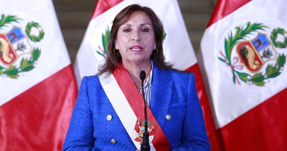 Nowa prezydent Peru Dina Boluarte, która w środę została zaprzysiężona na najwyższy urząd w państwie po zdymisjonowaniu przez parlament dotychczasowego szefa państwa Pedro Castillo, ogłosiła stan wyjątkowy w całym kraju w związku z zamieszkani. 