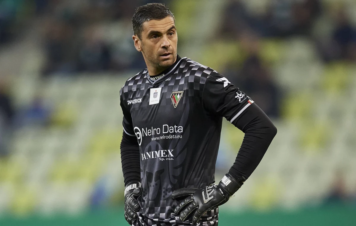 Dziś o godzinie 20:00 na stadionie Lusail w Katarze pierwszy półfinał mistrzostw świata. Chorwacja, czyli druga drużyna poprzedniego mundialu, zagra z Argentyną. Zespół z Bałkanów na tym mundialu rozegrał już dwie dogrywki, bo awans zarówno do ćwierćfinału jak i półfinału zapewnił sobie po rzutach karnych. "Wolałbym, żeby w meczu z Argentyną nie było dogrywki, ale jeżeli mamy awansować do finału to może być i dogrywka, i rzuty karne" - mówi w rozmowie z RMF FM Chorwat Matko Perdijić, w przeszłości golkiper m.in. Ruchu Chorzów, a obecnie trener bramkarzy Zagłębia Sosnowiec. O brakach i atutach reprezentacji Chorwacji przed półfinałem mundialu z byłym piłkarzem rozmawiał dziennikarz naszej redakcji sportowej Wojciech Marczyk.