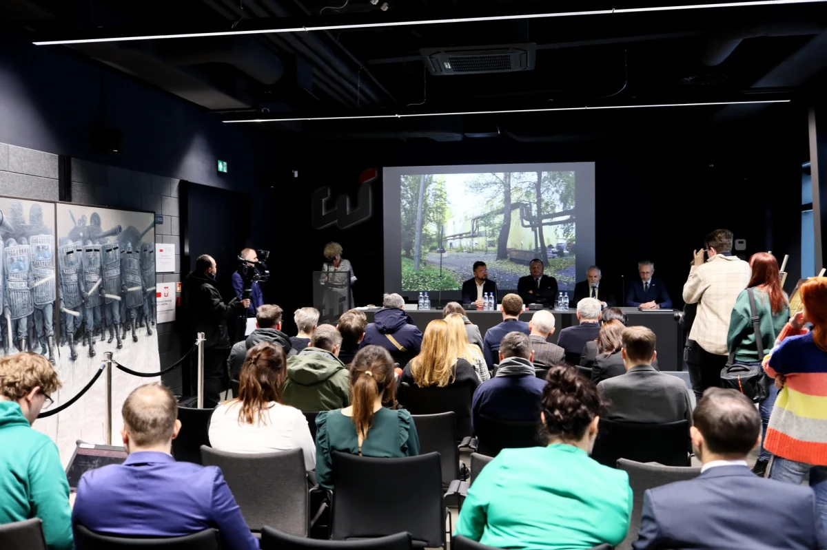 Historyczne budynki kopalni Wujek przejął w poniedziałek od Polskiej Grupy Górniczej samorząd Katowic. Miasto przekaże te obiekty Śląskiemu Centrum Wolności i Solidarności, które pielęgnuje pamięć m.in. o zamordowanych w stanie wojennym górnikach z tego zakładu.