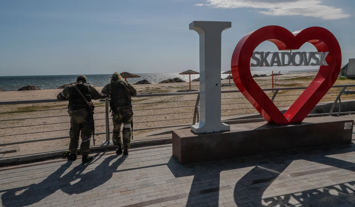 Zastępca szefa okupacyjnej chersońskiej administracji Witalij Buluk został w poniedziałek ranny w eksplozji samochodu, którym podróżował. Informację przekazała rosyjska agencja prasowa Interfax, która powołała się na tzw. ministra zdrowia okupacyjnych władz.
