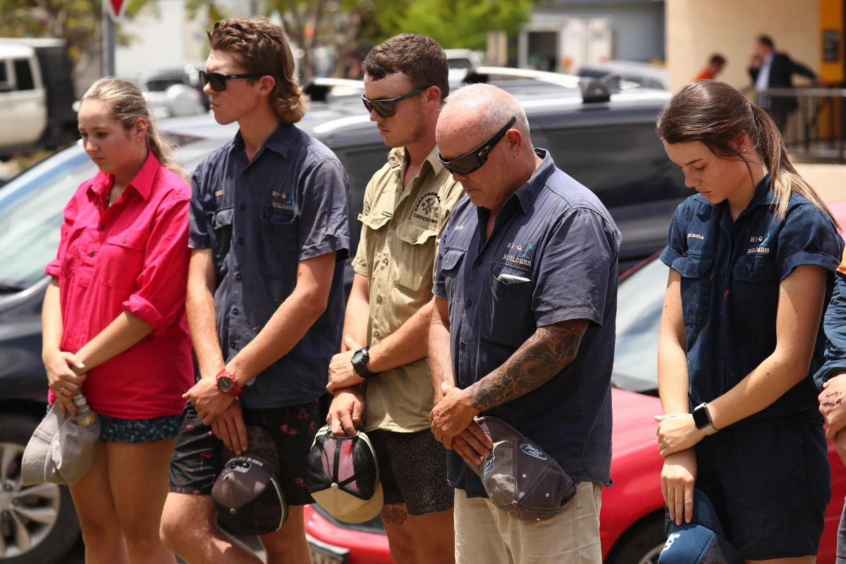 ​Sześć osób, w tym dwóch policjantów, zginęło w poniedziałek w strzelaninie, do której doszło w miejscowości Wieambilla w stanie Queensland, we wschodniej części Australii. Funkcjonariusze zostali zaatakowani, gdy przybyli na teren posesji, by sprawdzić doniesienia o osobie uważanej za zaginioną - powiadomiła agencja AP.