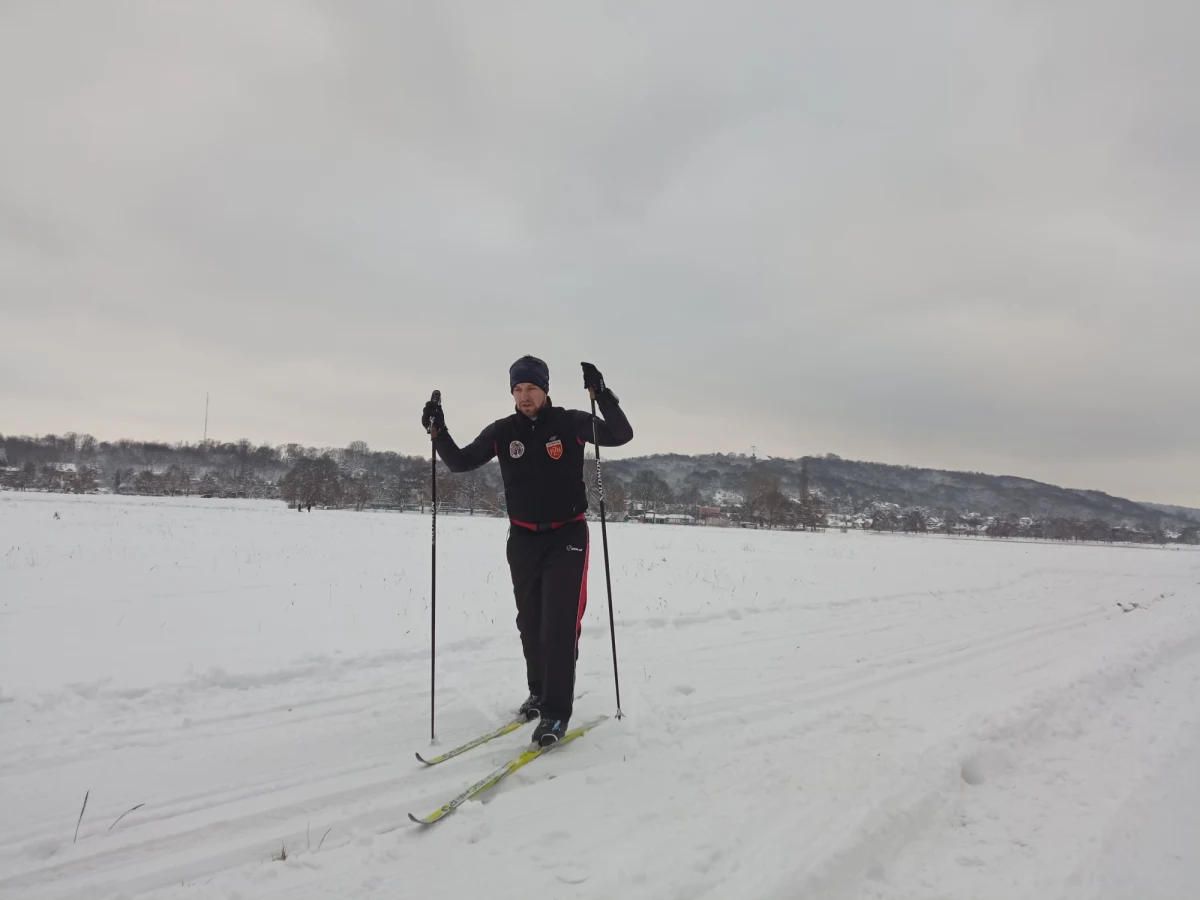 W centrum Krakowa można poszaleć na nartach biegowych. We wtorek przygotowano specjalną trasę na Błoniach. Teraz bez wyjazdu za miasto, po pracy, można do woli korzystać z uroków zimy w centrum stolicy Małopolski. 