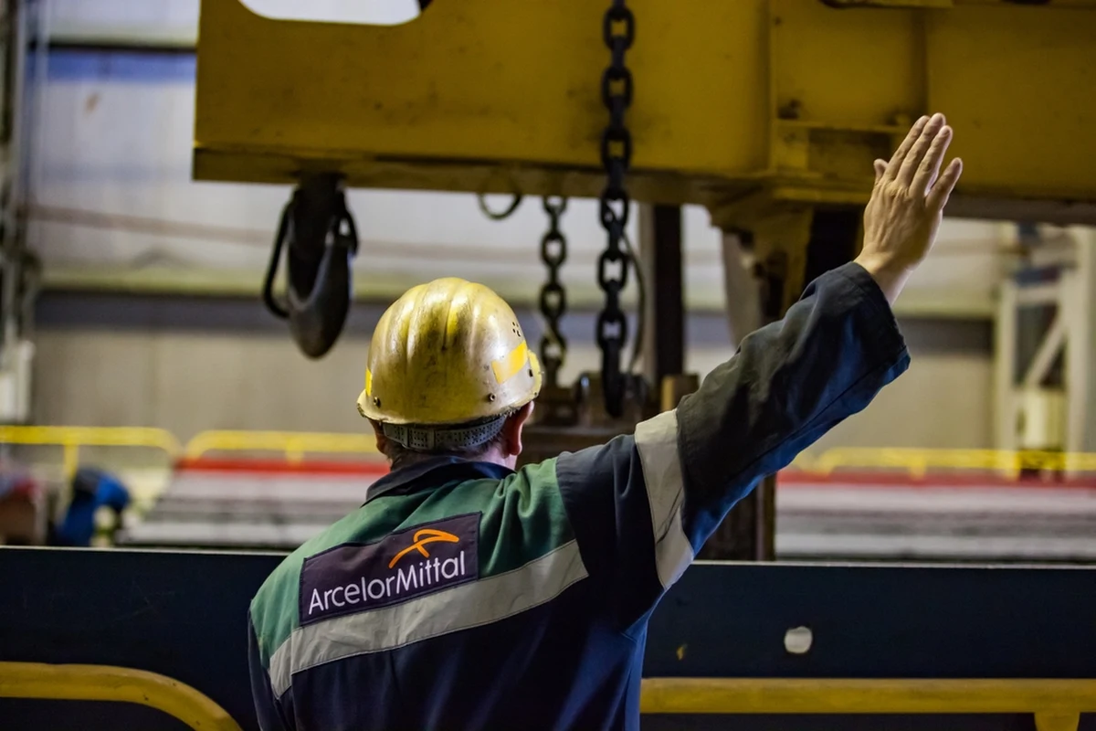 Arcelor Mittal Poland przesuwa termin ponownego uruchomienia wielkiego pieca w hucie w Dąbrowie Górniczej. Piec został wyłączony pod koniec września z powodu trudnej sytuacji ekonomicznej. Miał zostać uruchomiony do końca roku, ale tak się nie stanie, a to niepokoi związkowców.