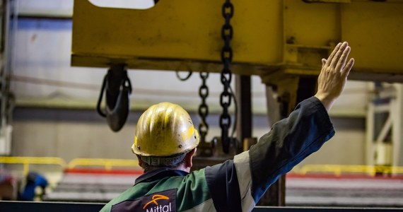 Arcelor Mittal Poland przesuwa termin ponownego uruchomienia wielkiego pieca w hucie w Dąbrowie Górniczej. Piec został wyłączony pod koniec września z powodu trudnej sytuacji ekonomicznej. Miał zostać uruchomiony do końca roku, ale tak się nie stanie, a to niepokoi związkowców.