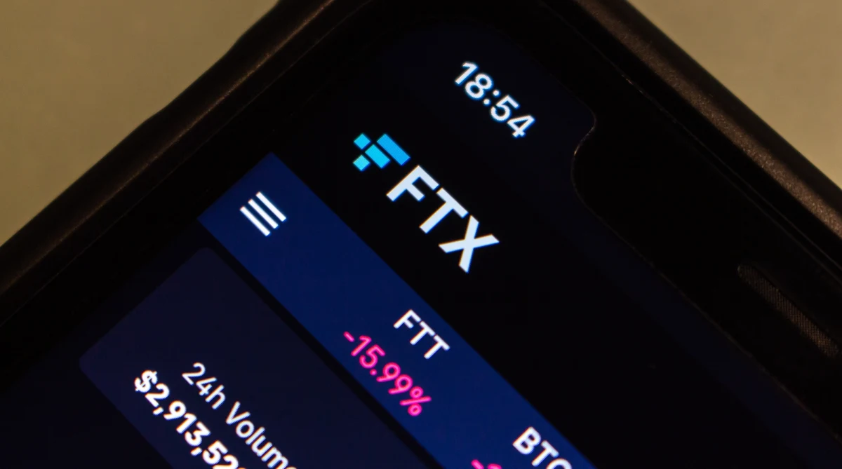 Prokuratura generalna w Nowym Jorku postawiła osiem zarzutów byłemu szefowi giełdy kryptowalut FTX Samuelowi Bankmanowi-Friedowi w związku z oszustwami, defraudacją i naruszeniem przepisów o finansowaniu kampanii wyborczych. Oddzielne zarzuty wysunął także regulator giełdowy SEC. 