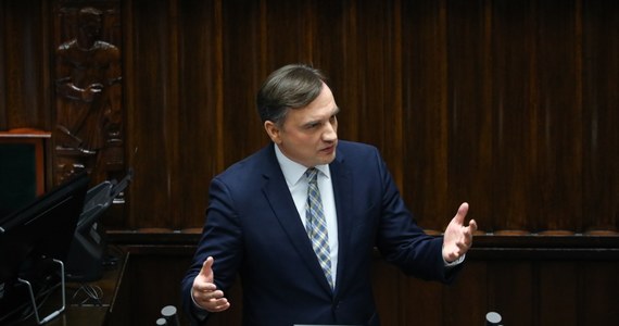 Zaskoczenia nie ma - opozycji nie udało się odwołać Zbigniewa Ziobry ze stanowiska. Za wnioskiem o wotum nieufności wobec szefa resortu sprawiedliwości głosowało 226 posłów, 228 było przeciw. 3 osoby się wstrzymały. 