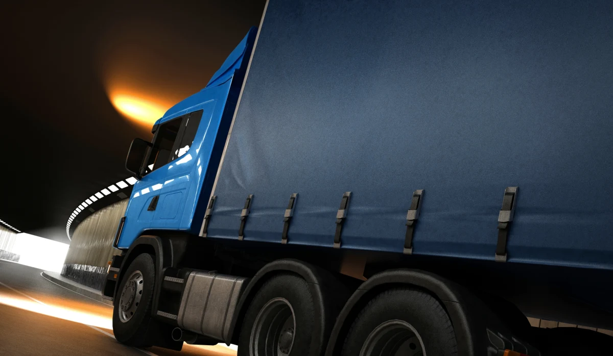 W Polsce brakuje 130 tysięcy zawodowych kierowców. Taki jest wniosek z danych Związku Pracodawców Transport i Logistyka Polska. Powodem jest między innymi powrót na Ukrainę części kierowców z tego kraju.