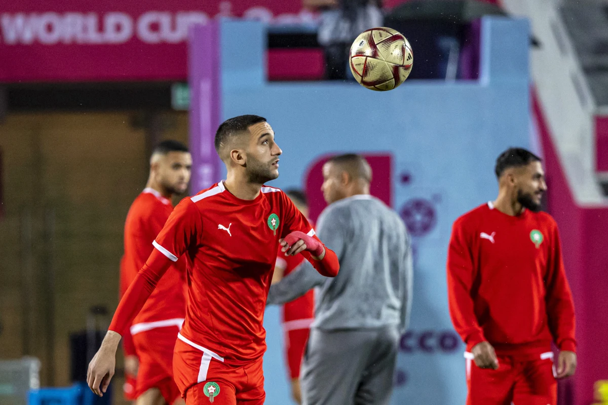 "Maroko przez lata było protektoratem Francji, wielu piłkarzy z kadry Maroka kształciło się w klubach nad Sekwaną. Patrząc na zaszłości historyczne, na te wszystkie podteksty, ten mecz będzie arcyciekawy" - mówił w internetowym Radiu RMF24 Michał Zichlarz, dziennikarz "Sportu", znawca afrykańskiego futbolu, autor książki i bloga: "Afryka gola! Futbol i codzienność". Maroko i mierząca w obronę tytułu mistrza świata Francja, w środę zagrają w drugim półfinale mistrzostw świata w Katarze. Na zwycięzcę tego meczu w finale czeka Argentyna.