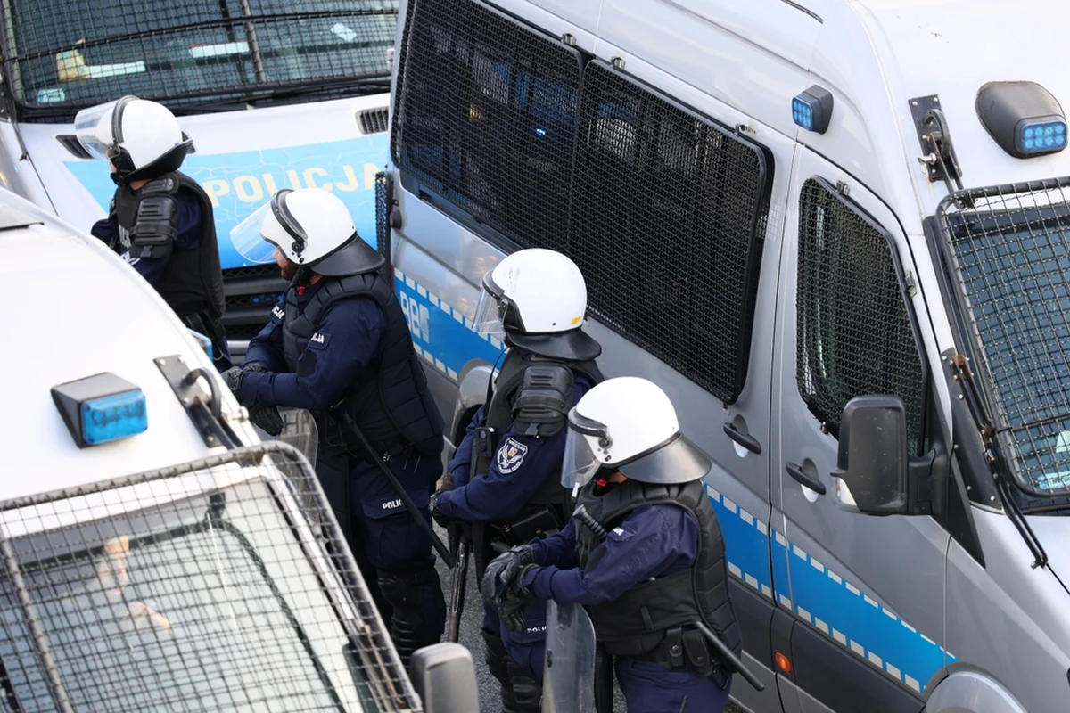 Ponad 100 tys. zł ma zapłacić Śląsk Wrocław klubowi RTS Widzew Łódź za szkody spowodowane przez kibiców z Dolnego Śląska podczas zamieszek w trakcie meczu Pucharu Polski w 2019 roku. Wczoraj zapadł wyrok w tej sprawie.