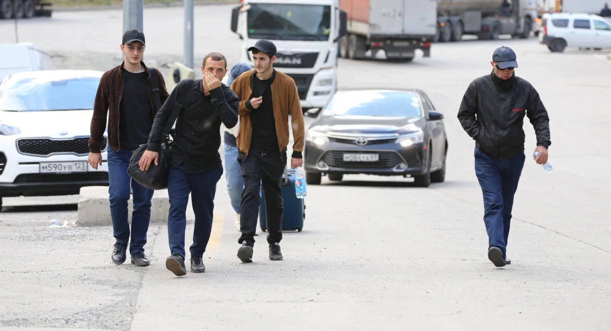 ​21-letni obywatel Rosji, który pod koniec października został zatrzymany podczas próby wyjazdu do Gruzji, został oskarżony o przygotowywanie się do przejścia na stronę wroga. Według rosyjskich śledczych, mężczyzna chciał walczyć po stronie Ukrainy.