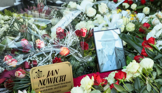 Jan Nowicki spoczął na cmentarzu w Kowalu. Aktora żegnały tłumy