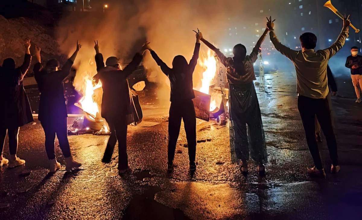 Prokurator generalny Rosji Igor Krasnow spotkał się w Teheranie z naczelnym sędzią Iranu Gholamem-Hosseinem Mohseni-Eje'i i zasugerował, aby kraje "wymieniły się swoimi doświadczeniami" w tłumieniu protestów - podał w środę "The Insider", powołując się na oficjalny komunikat biura Krasnowa.