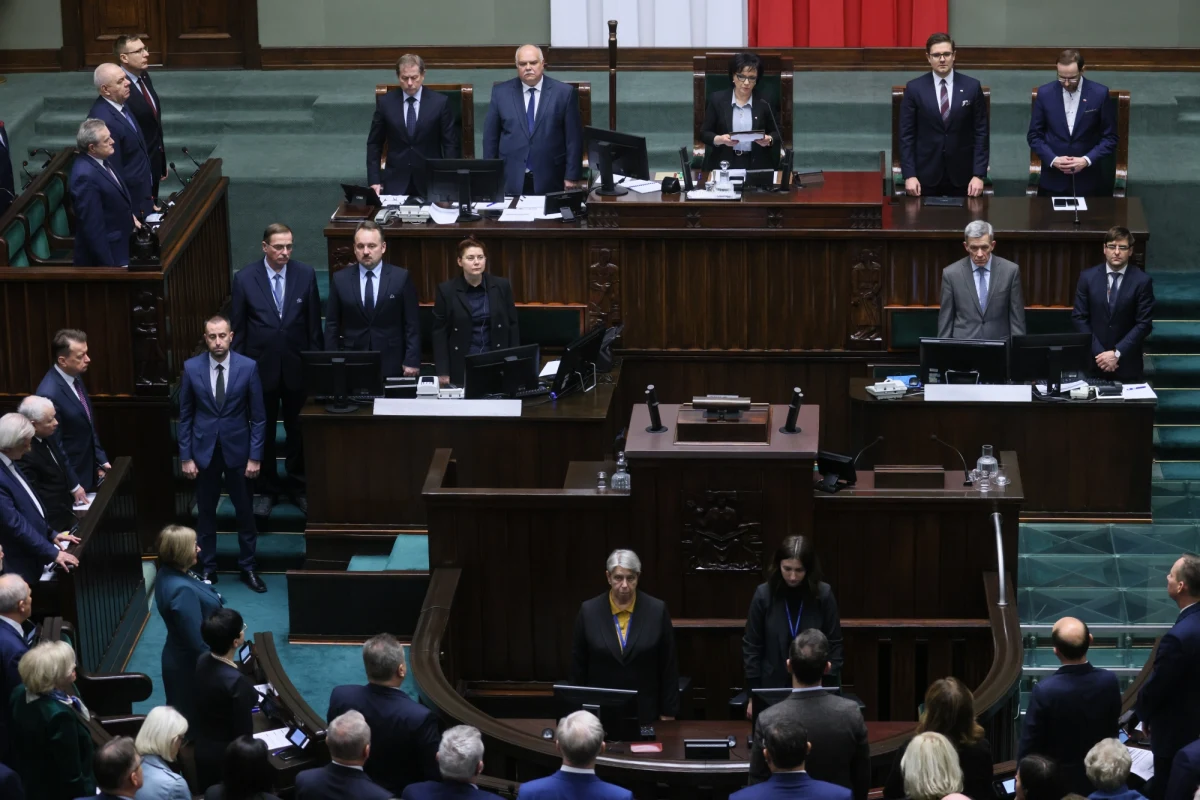 ​Sejm nie zgodził się w środę na odrzucenie projektu ustawy o powołaniu państwowej komisji, która miałaby badać wpływy rosyjskie na bezpieczeństwo wewnętrzne Polski w latach 2007-2022. O odrzucenie projektu wniosła we wtorek sejmowa komisja administracji i spraw wewnętrznych.