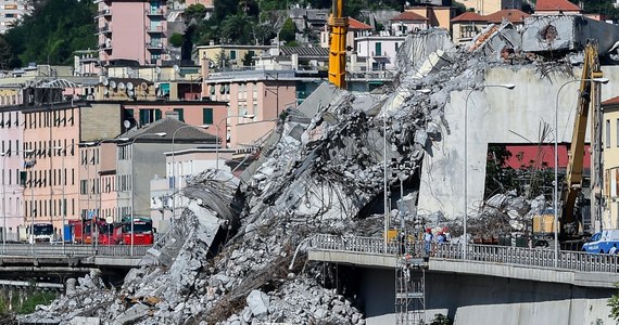 Nieznany wątek ujawniony ponad cztery lata po zawaleniu się mostu w Genui na północy Włoch, gdzie zginęły 43 osoby. Na jaw wyszło, że wśród pojazdów, które runęły wraz z konstrukcją, była ciężarówka - chłodnia z 900 kilogramami przemycanego haszyszu. Śledczy ustalili to teraz w toku dochodzenia przeciwko mafii z Kalabrii.