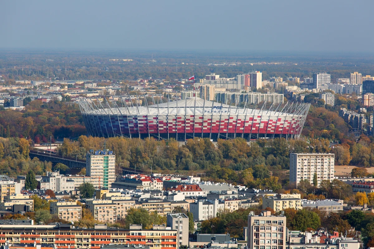 PGE Narodowy wznawia swoją działalność. W piątek ponownie otwieramy bramy areny dla odwiedzających - poinformował operator stadionu. Obiekt od przeszło miesiąca był wyłączony z użytkowania z powodu wykrycia wady konstrukcji dachu.