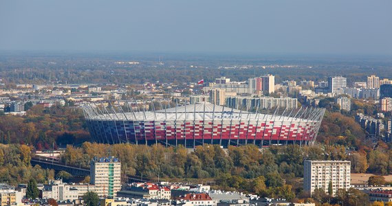 PGE Narodowy wznawia swoją działalność. W piątek ponownie otwieramy bramy areny dla odwiedzających - poinformował operator stadionu. Obiekt od przeszło miesiąca był wyłączony z użytkowania z powodu wykrycia wady konstrukcji dachu.