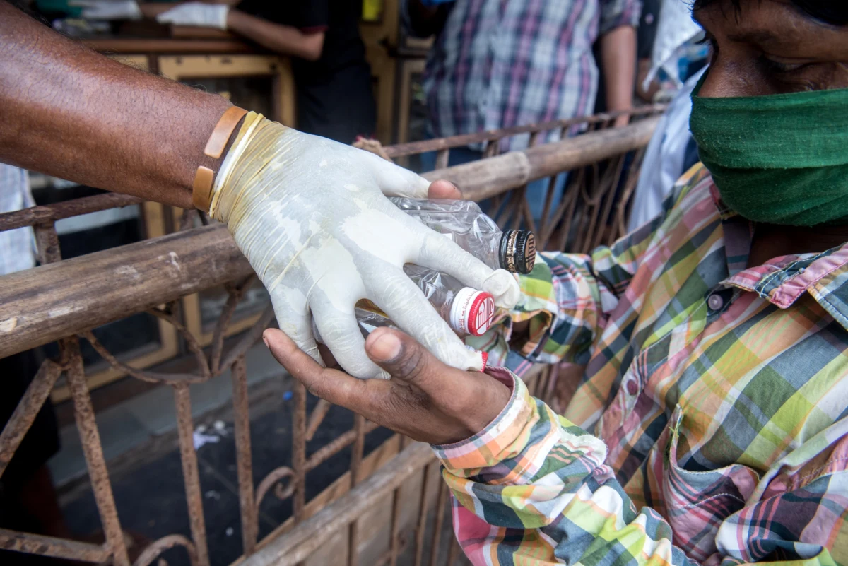 Co najmniej 31 osób zmarło, a 20 trafiło do szpitala w poważnym stanie. Prawdopodobnie do tragedii doszło po wypiciu skażonego alkoholu, sprzedawanego bez koncesji we wschodnich Indiach - poinformowały lokalne władze.