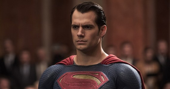 Henry Cavill nie ubierze już peleryny Supermana. Aktor poinformował, że nie powróci do roli słynnego superbohatera, choć jeszcze kilka tygodni temu wszystko wskazywało na to, że na stałe zagości w uniwersum ekranizacji komiksów DC.