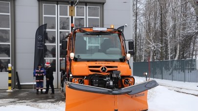 Nowy, specjalistyczny pojazd MPK Kraków. Może jeździć po drogach i torach 