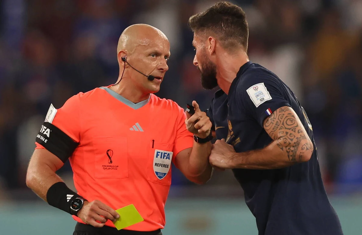 Wielkie wyróżnienie dla Szymona Marciniaka. FIFA zdecydowała, że Polak poprowadzi niedzielny finał mistrzostw świata w Katarze, w którym Argentyna zmierzy się z Francją. Informację, którą jako pierwszy podał portal Sportowe Fakty, potwierdził nam Michał Listkiewicz, były prezes PZPN i były sędzia międzynarodowy.