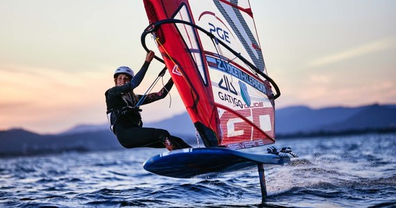 Zofia Klepacka (Legia Warszawa), Maja Dziarnowska, Maja Kuchta, Paweł Tarnowski (wszyscy SKŻ Sopot), Radosław Furmański (AZS AWFiS Gdańsk), Dominik Lewiński (Gdański Klub Żeglarski) - w takim składzie na kanaryjskiej wyspie Lanzarote trenuje Kadra Narodowa PZŻ w olimpijskiej klasie IQFOiL. Polscy windsurferzy rozpoczęli przygotowania do sezonu 2023, w którym czekają ich pierwsze regaty kwalifikacyjne do igrzysk olimpijskich w Paryżu.