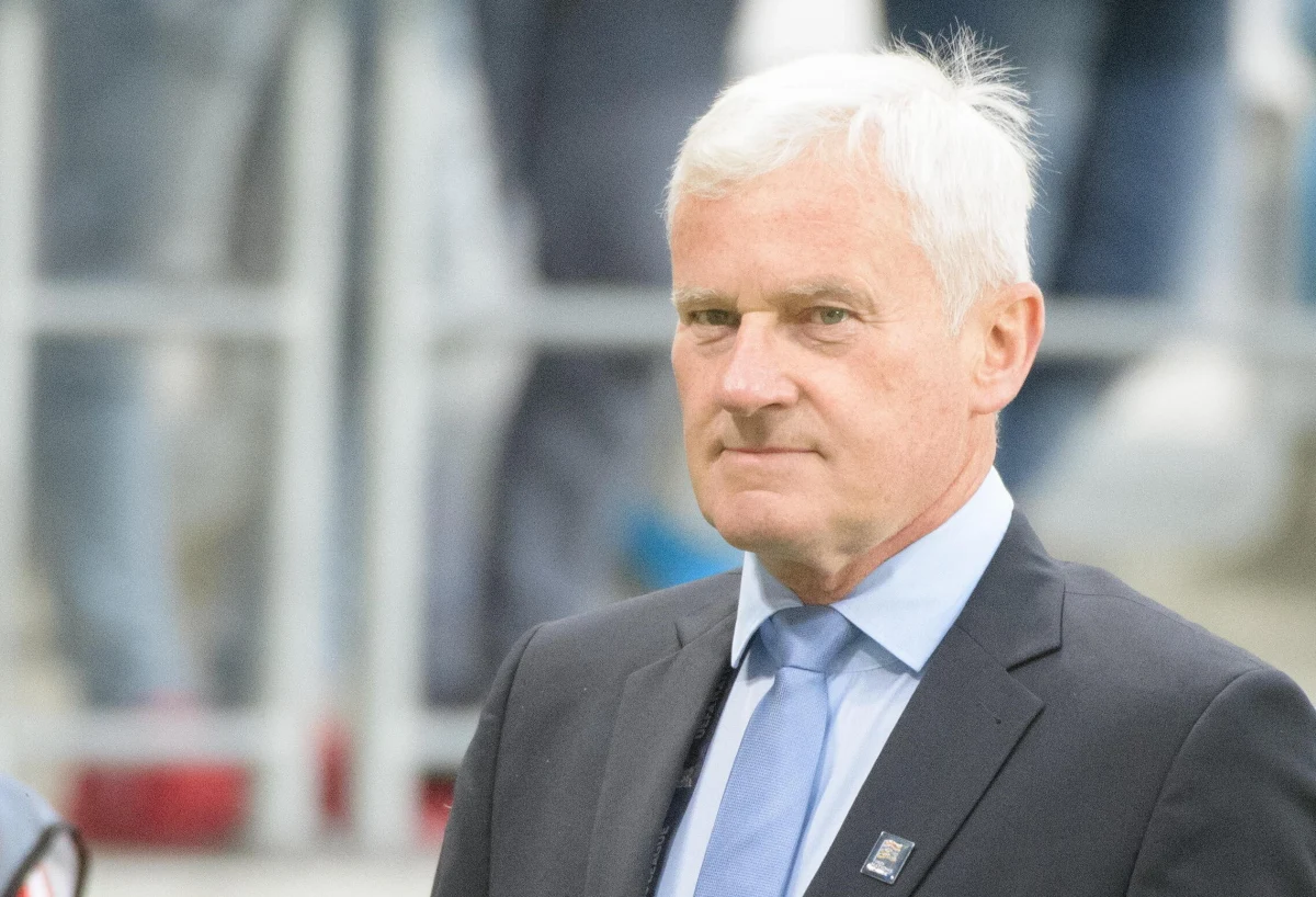 Szymon Marciniak wraz z asystentami - Tomaszem Listkiewiczem i Pawłem Sokolnickim - zostali wyznaczeni do sędziowania niedzielnego finału mistrzostw świata w piłce nożnej. Za system VAR odpowiedzialny będzie Tomasz Kwiatkowski. Michał Listkiewicz, były prezes Polskiego Związku Piłki Nożnej i sędzia piłkarski, a także ojciec Tomasza, opowiedział nam skąd wzięła się decyzja FIFA i dlaczego jest tak ważna.