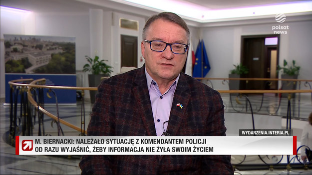 Bogdan Rymanowski pytał swojego gościa, czy Ukraińcy nie powinni uprzedzić, że przekazują komendantowi granatnik z zawartością. - W normalnych warunkach należałoby tego oczekiwać - odpowiedział Marek Biernacki.- Oni toczą wojnę na śmierć i życie. Cały czas obcują ze śmiercionośną bronią i mają inne spojrzenie. My nie jesteśmy do tego przystosowani. Doszło do tragicznej, kompromitującej sytuacji: Komenda Główna, serce systemu i to tu następuje odpalenie granatnika, który demoluje pomieszczenie - dziwił się były szef MSWiA.Zaznaczył, że powinno zostać wszczęte postępowanie w tej sprawie. - W jaki sposób granatnik trafił do Polski? W jakiej sytuacji komendant wziął go do ręki i go odpalił? Jak do tego doszło? - pytał polityk w programie "Gość Wydarzeń".- Ministrowie MSWiA nie powinni się chować. To wymaga wyjaśnienia, powinny być wyciągnięte konsekwencje - podsumował.