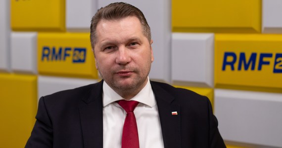 "W zeszłym tygodniu pan prezydent zaprosił mnie na spotkanie. Rozmawialiśmy o tej ustawie. Zapewniał, że jest znakomicie przepracowana z ministrami z Kancelarii Prezydenta i dlatego nie ma z tym żadnych problemów. Nie wiem, co się stało w międzyczasie" - mówił w Porannej rozmowie w RMF FM minister edukacji i nauki Przemysław Czarnek, pytany o zawetowanie przez prezydenta Andrzeja Dudę ustawy nazywanej lex Czarnek 2.0. 