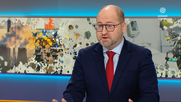 Adam Bielan był pytany w programie "Graffiti" o słowa Donalda Tuska, który powiedział, że "od złego rządu gorszy jest tylko brak rządu. PiS zafundował Polsce jedno i drugie".  

- Warto, żeby wszyscy politycy Zjednoczonej Prawicy wiedzieli, że po drugiej stronie czai się Donald Tusk, który chce wrócić na fotel premiera. Jeśli będziemy się kłócić w tak spektakularny sposób, to właśnie Tusk na tym skorzysta - powiedział europoseł partii Republikańskiej.