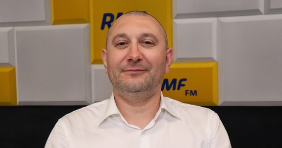 ​"Brak zaufania w polityce, a konkretnie w tym obozie politycznym, nie jest niczym zaskakującym" - mówił w Radiu RMF24 socjolog i politolog SWPS Mikołaj Cześnik. W ten sposób gość Tomasza Terlikowskiego komentował coraz bardziej napiętą sytuację w PiS.