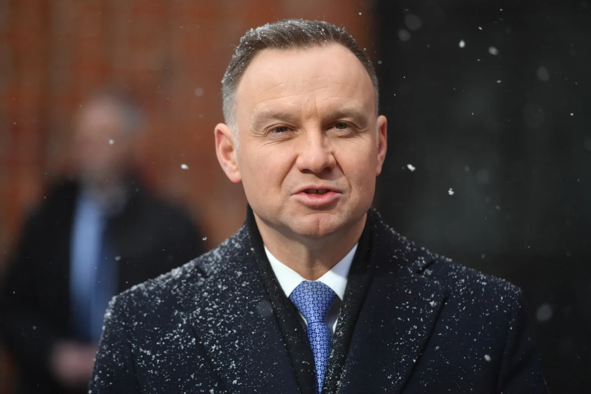 Prezydent spotkał się z premierem w sprawie zmian w ustawie o Sądzie Najwyższym. "Andrzej Duda przez cały dzień prowadził dziś konsultacje, także z prezesem Naczelnego Sądu Administracyjnego i marszałek Sejmu" - informuje RMF FM prezydencki minister Paweł Szrot.