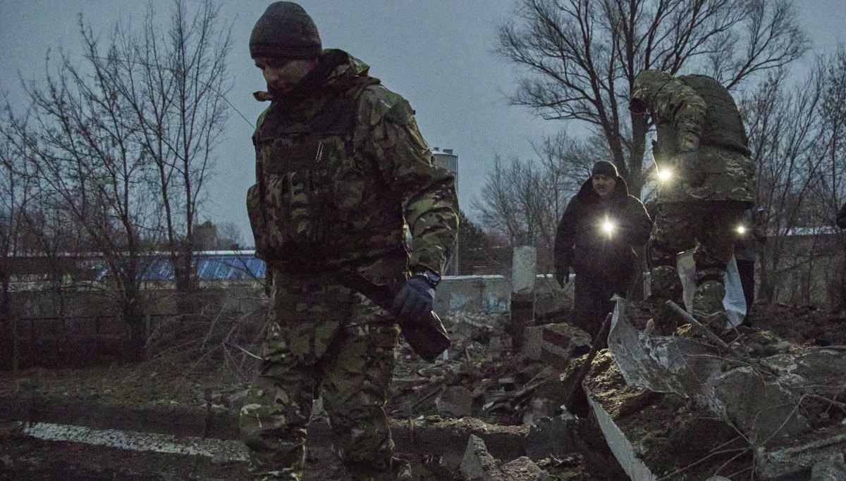 Władimir Putin nie zrezygnował ze swoich maksymalnych celów, ale nie widzimy oznak, by miał wkrótce ruszyć na Kijów - powiedział rzecznik amerykańskiej Rady Bezpieczeństwa Narodowego John Kirby. Zapowiedział też, że w następnym pakiecie pomocy wojskowej dla Ukrainy znajdzie się uzbrojenie z zakresu obrony powietrznej.