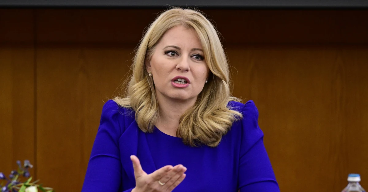 Prezydent Słowacji Zuzana Czaputova nakazała przygotowanie przedterminowych wyborów po upadku rządu premiera Eduarda Hegera, który dzień wcześniej przegrał głosowanie w parlamencie w sprawie wotum nieufności. Głowa państwa chce, by wybory odbyły się w pierwszym kwartale 2023 roku. 