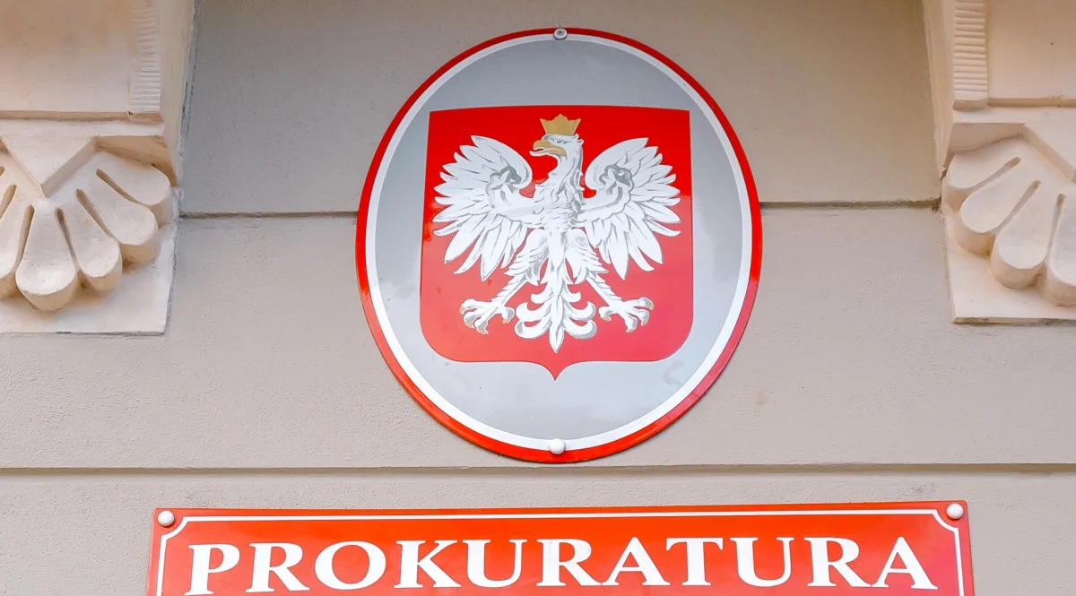 Sąd nie uwzględnił w sobotę wniosków o areszt wobec kierownika składowiska odpadów w Rudnej Wielkiej i jego zastępcy; zastosował wobec nich poręczenia majątkowe i dozory policyjne. Prokuratura podała, że decyzję o zaskarżeniu tych decyzji podejmie po zapoznaniu się z ich uzasadnieniem.