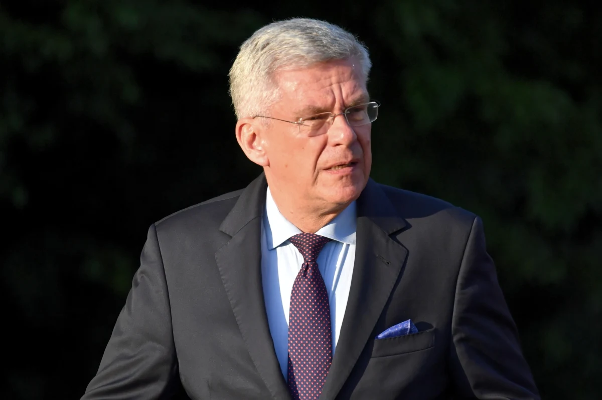 Zarzut występku chuligańskiego usłyszał Paweł P., podejrzany o napaść na byłego marszałka Senatu Stanisława Karczewskiego - podała warszawska prokuratura. Śledczy wystąpili do sądu o tymczasowe aresztowanie mężczyzny. Grozi mu do 5 lat więzienia.