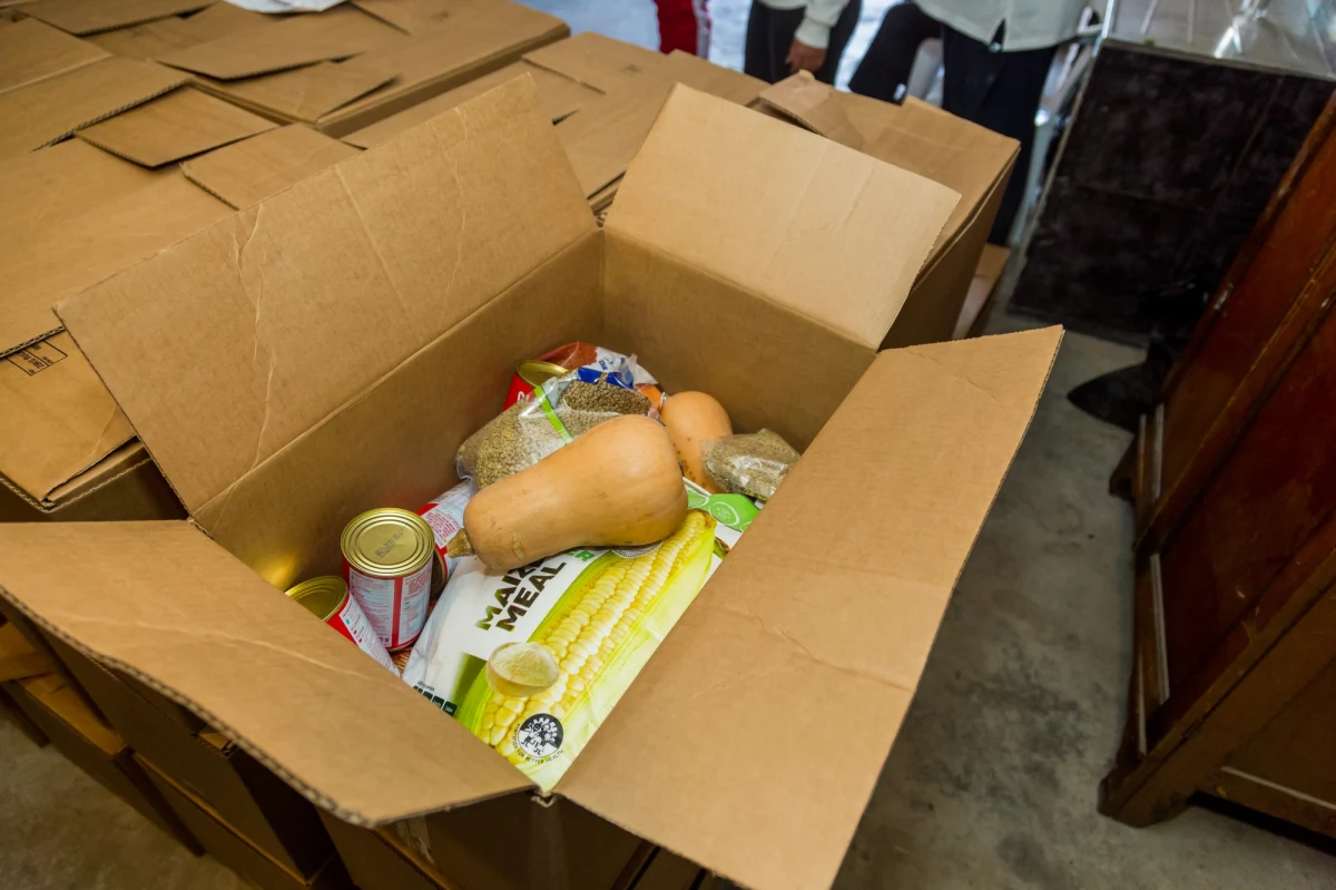 ​Ponad 400 paczek z żywnością, artykułami chemicznymi i ręcznie robionymi upominkami trafi m.in. do kombatantów i do osób represjonowanych w PRL. Akcja "Paczka dla Bohatera" odbywa się dwunasty raz.