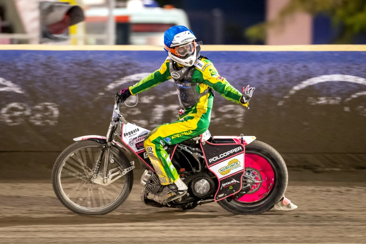 Koszmarny wypadek podczas żużlowych zawodów w australijskim Brisbane. Keynan Rew w wyniku upadku złamał kręgosłup - poinformowała Unia Fogo Leszno. 