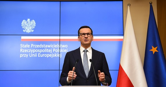 „Spór z Komisją Europejską musi zostać zakończony, bo prawdziwy spór rozgrywa się dziś na wschód od Polski; środki z UE pośrednio przysłużą się wzmocnieniu polskiej obronności, polskiej armii, naszego wspólnego bezpieczeństwa” - podkreślił premier Mateusz Morawiecki.